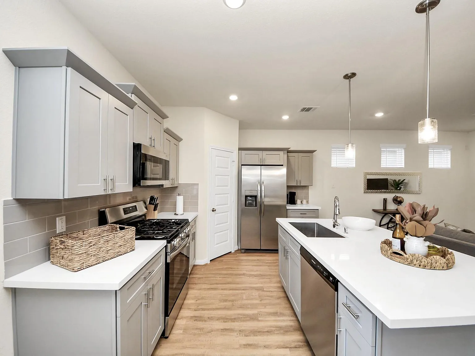 3 bed, 2.5 bath, 1860 sqft, $2,850 — Photo 2