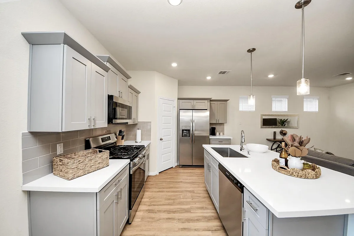 Building Photo - 14967 Eagle Feather Dr