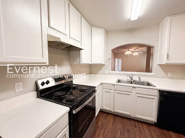 1011 Iola Dr — Photo 4