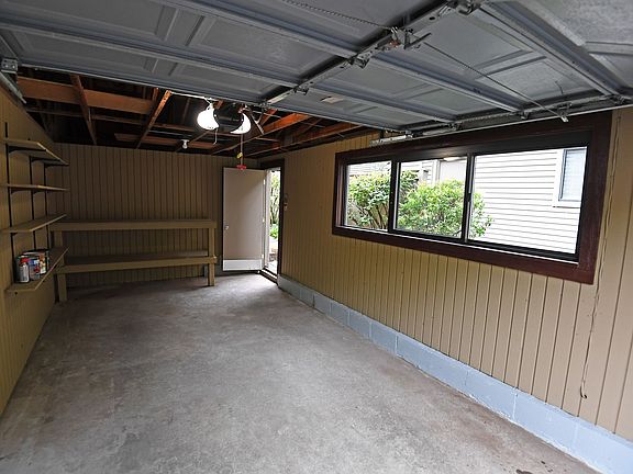 3rd image of 37 Farmington Chase Cres