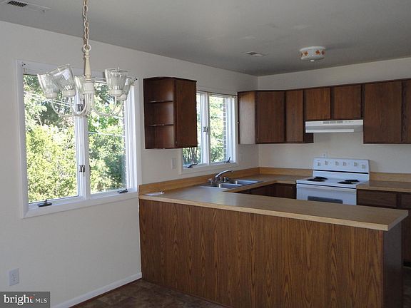 4th image of 41691 Park Ave