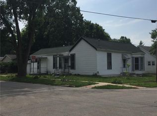 1402 Jackson Ave, Charleston, IL 61920