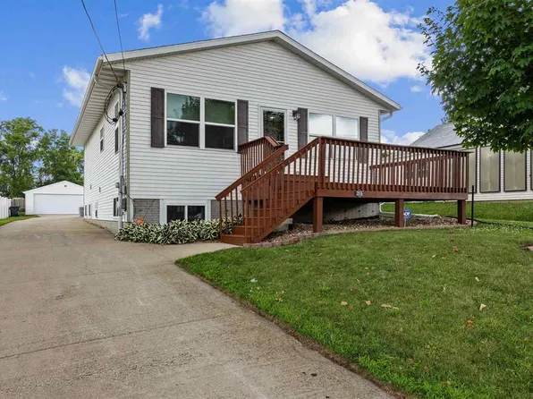 2816 Fruitland Blvd SW, Cedar Rapids, IA 52404