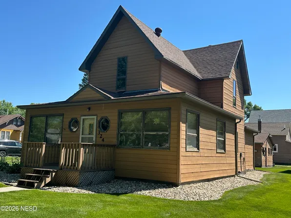324 2nd St NE, Watertown, SD 57201