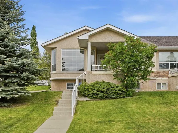 44 S Sierra Morena Way SW, Calgary, AB T3H 3C3