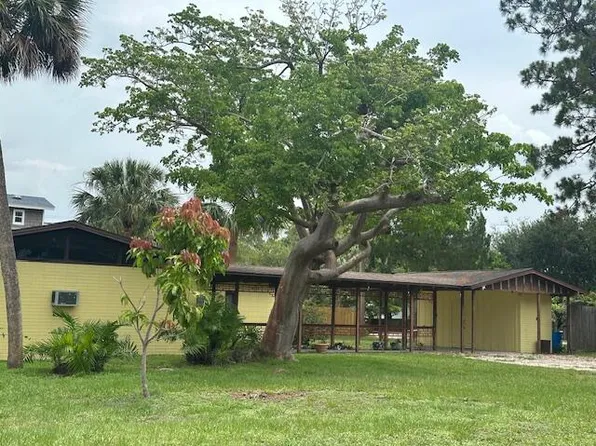 1651 SE 8th St, Stuart, FL 34996