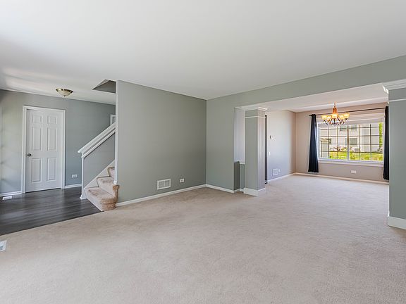2nd image of 1371 E Braymore Cir