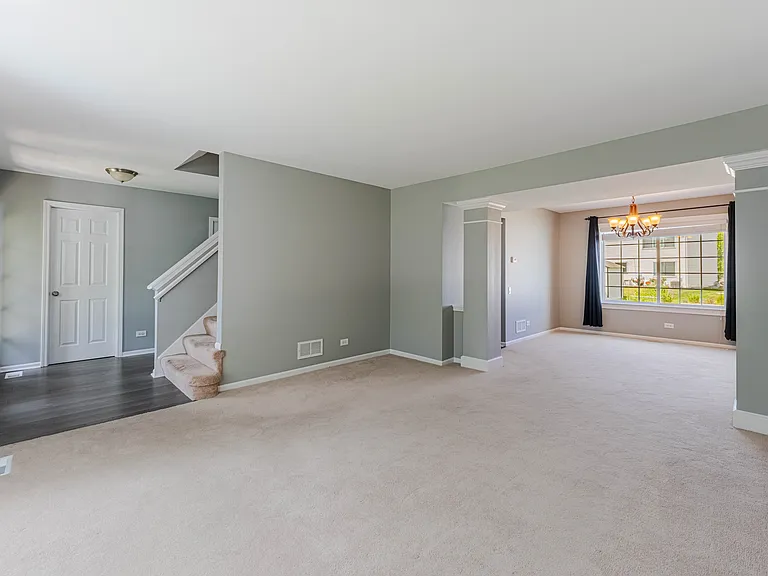 1371 E Braymore Cir — Photo 2