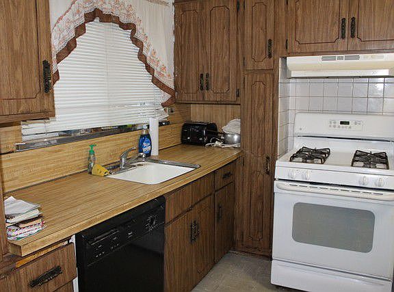 5th image of 8425 Eliot Ave