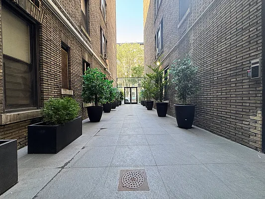 Rented by Sovereign Associates | media 12