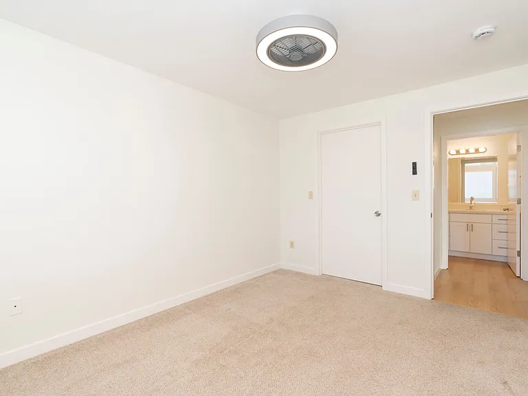 Nordhaven Apartments — Photo 27