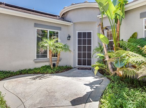 3rd image of 40002 Temple Ct