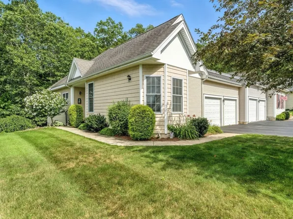 35 Andrews Dr #35, Uxbridge, MA 01569