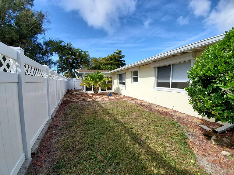 3513 S School Ave — Photo 32