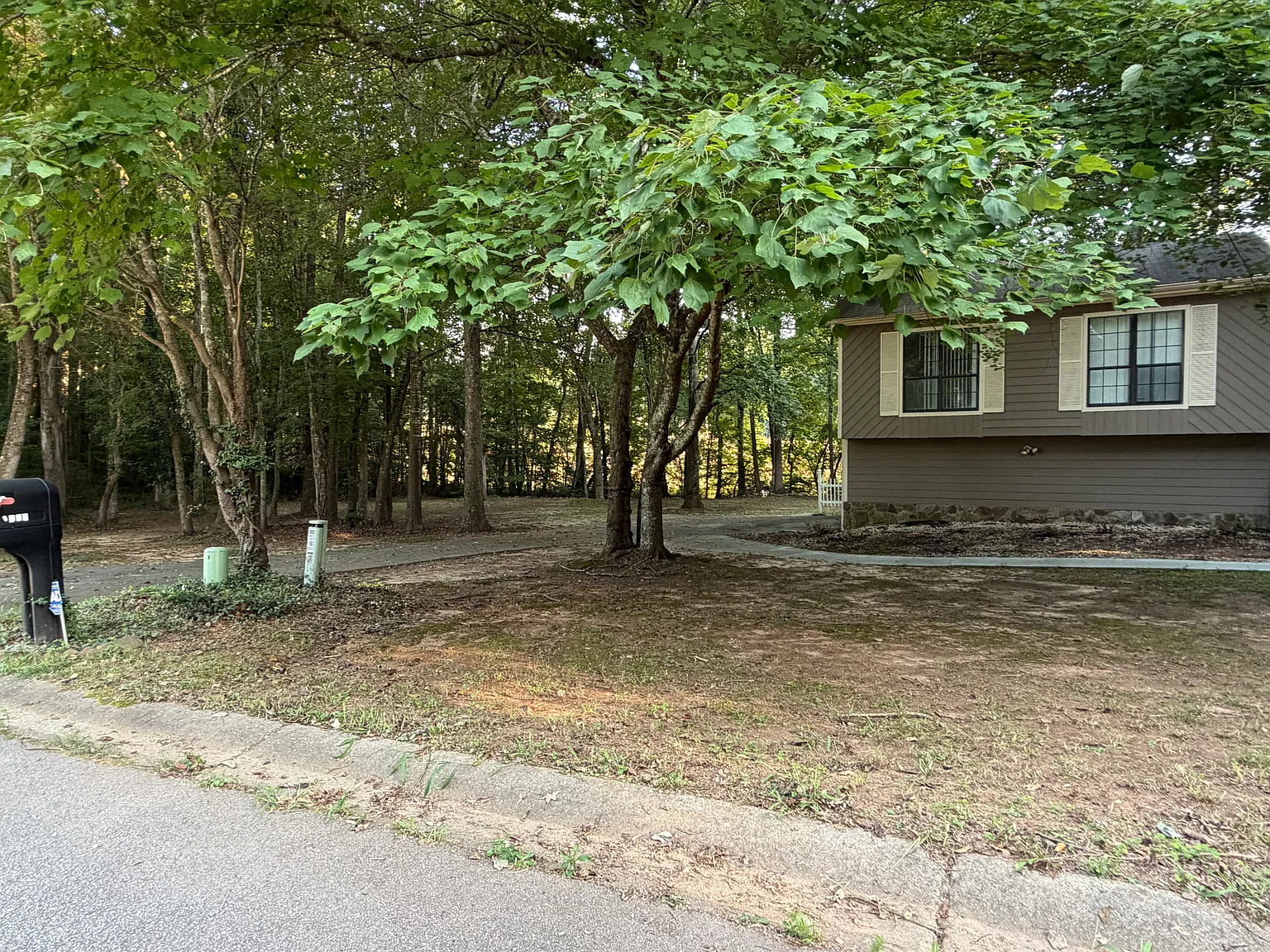 3 bed, 1860 sqft, $2,050 — Photo 3