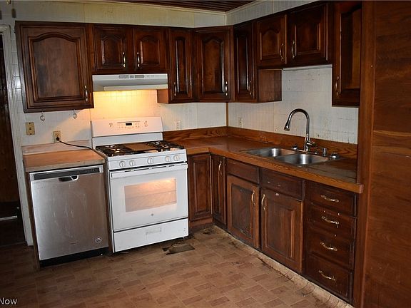 5th image of 504 E Main St