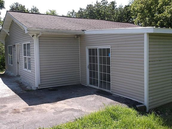 2nd image of 3083 Washington Pike