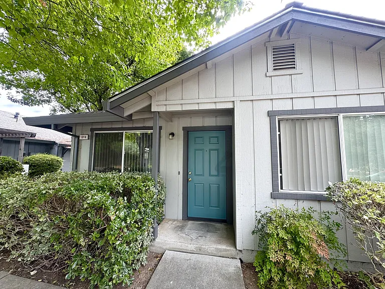 1014 1st St W — Photo 1