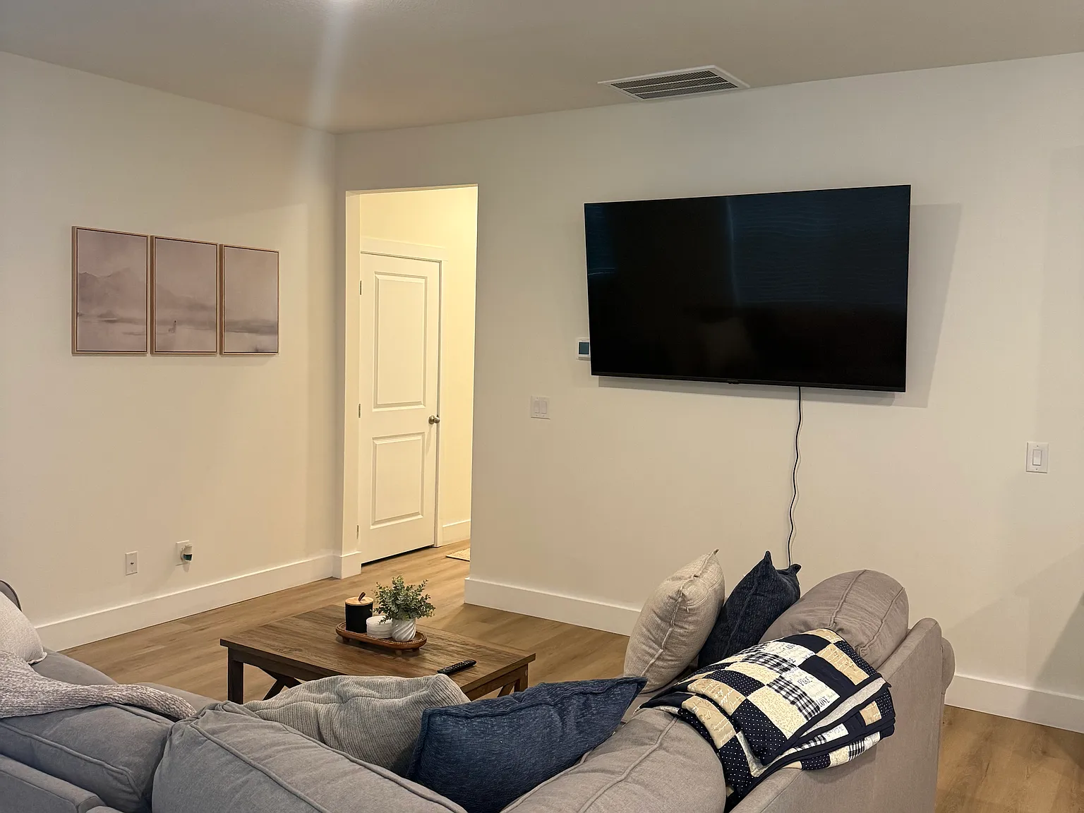 3 bed, 2.5 bath, 1645 sqft, $2,450 — Photo 4