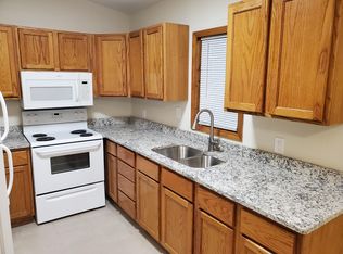 901 SW 32nd St, Topeka, KS 66611