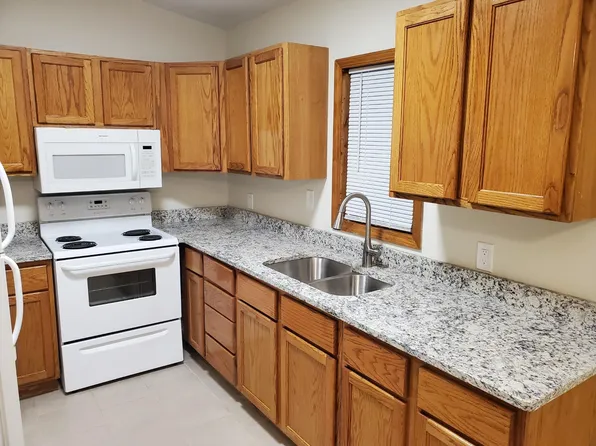 901 SW 32nd St, Topeka, KS 66611