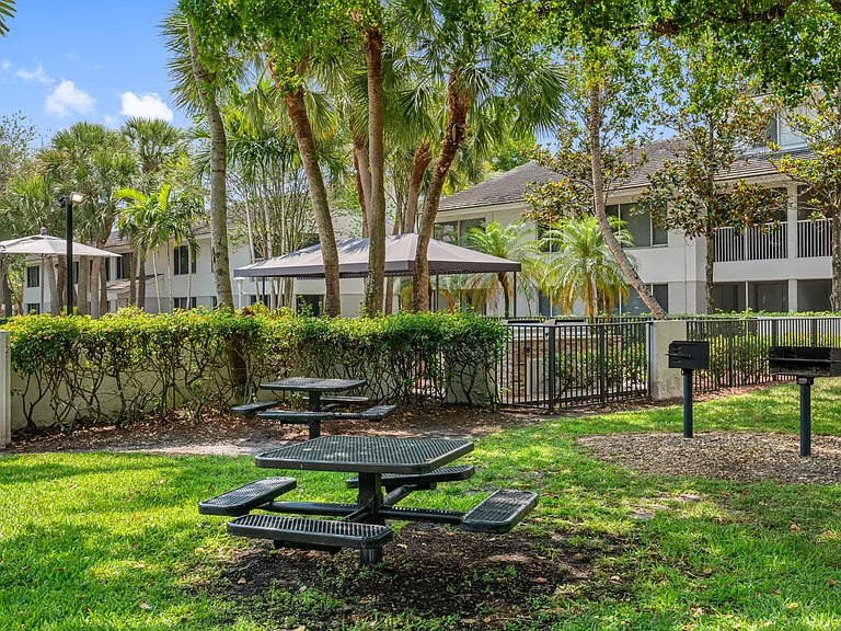 Lakepointe at Jacaranda — Photo 14