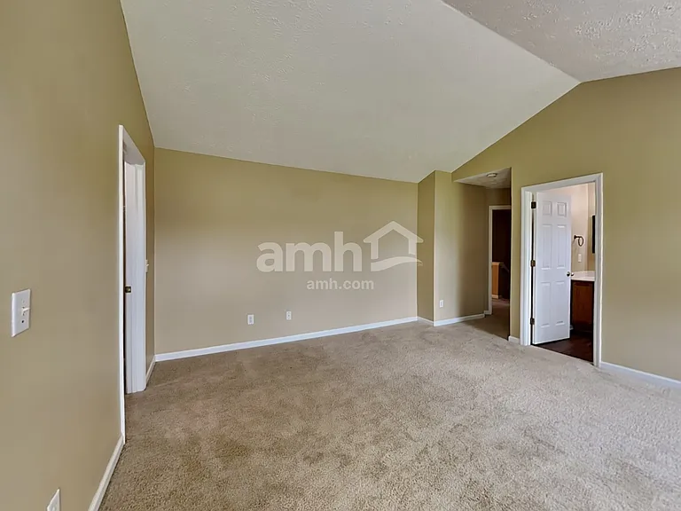 2315 Hayward Ln — Photo 10