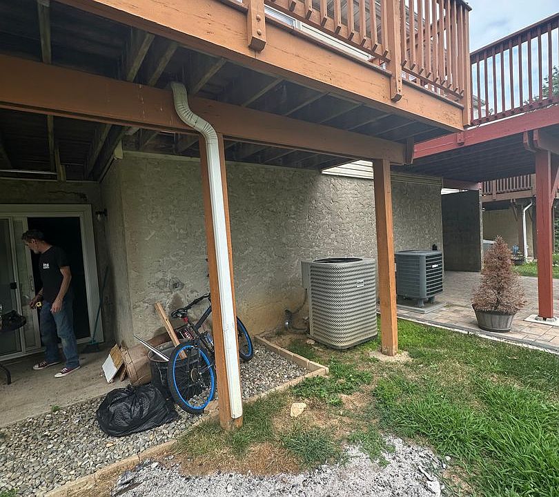 2nd image of 579 S Mount Vernon Cir