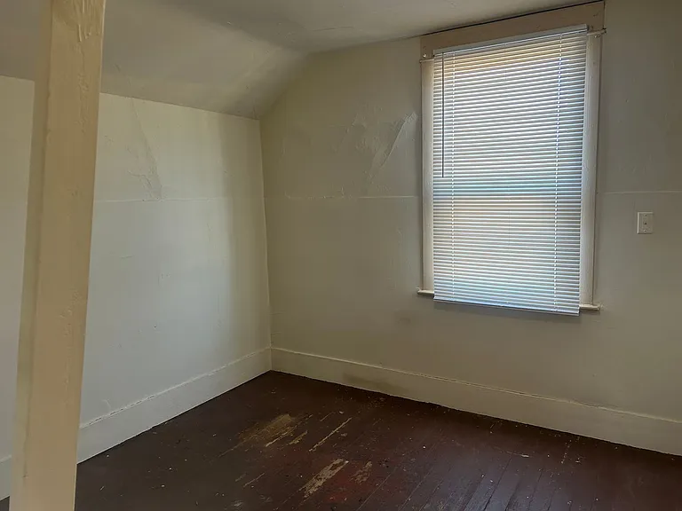 410 E Champion St — Photo 10