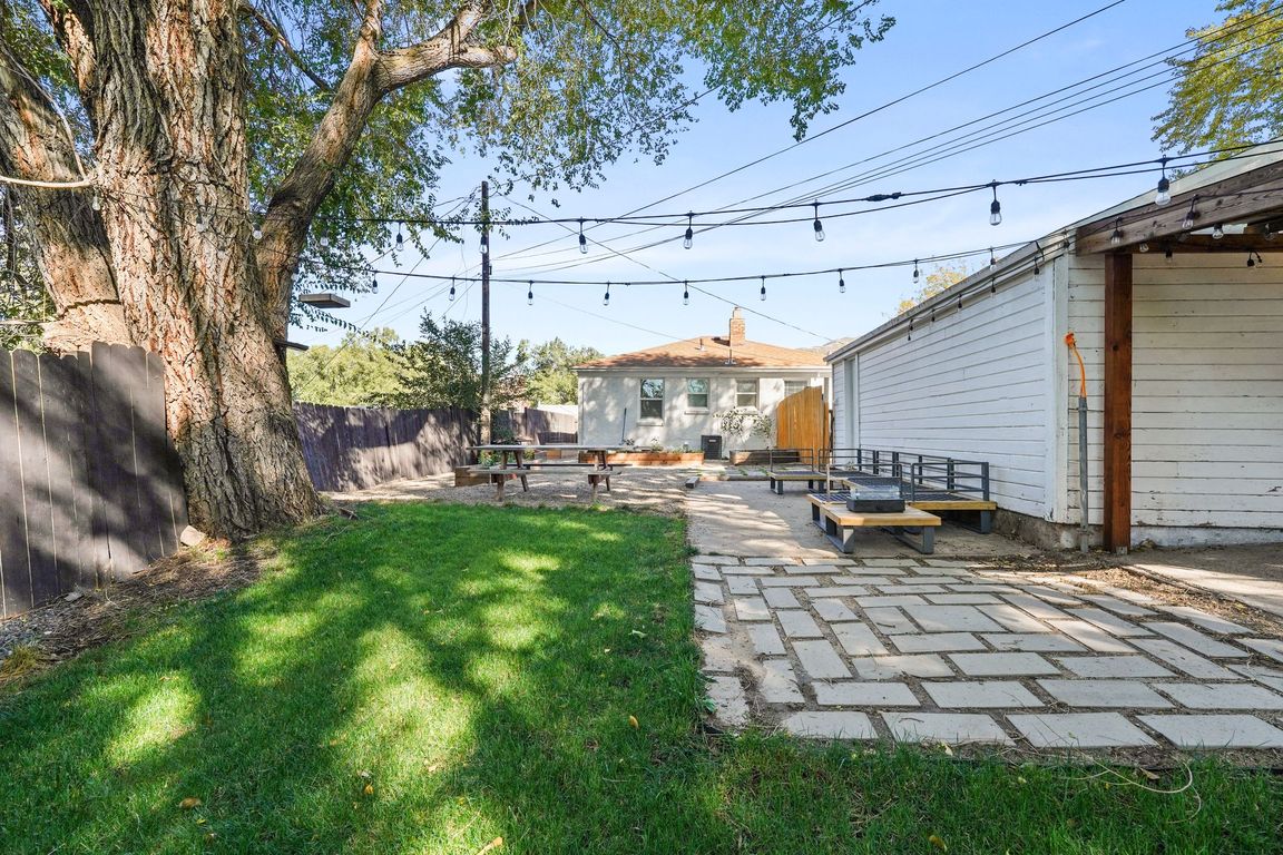 next background image