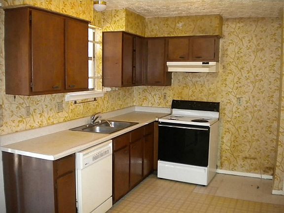 2nd image of 8622 Amblewood Dr