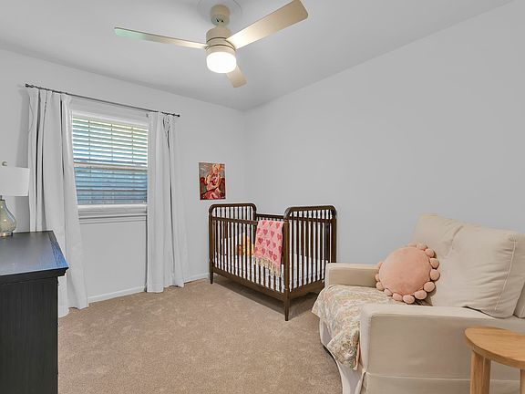 3rd image of 4917 Candlewyck Ln