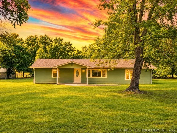 106 E Elk St, Whitefield, OK 74472