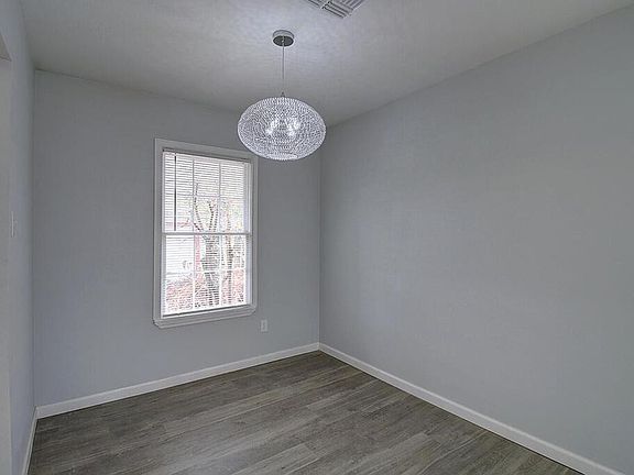 4th image of 4025 Markins Dr