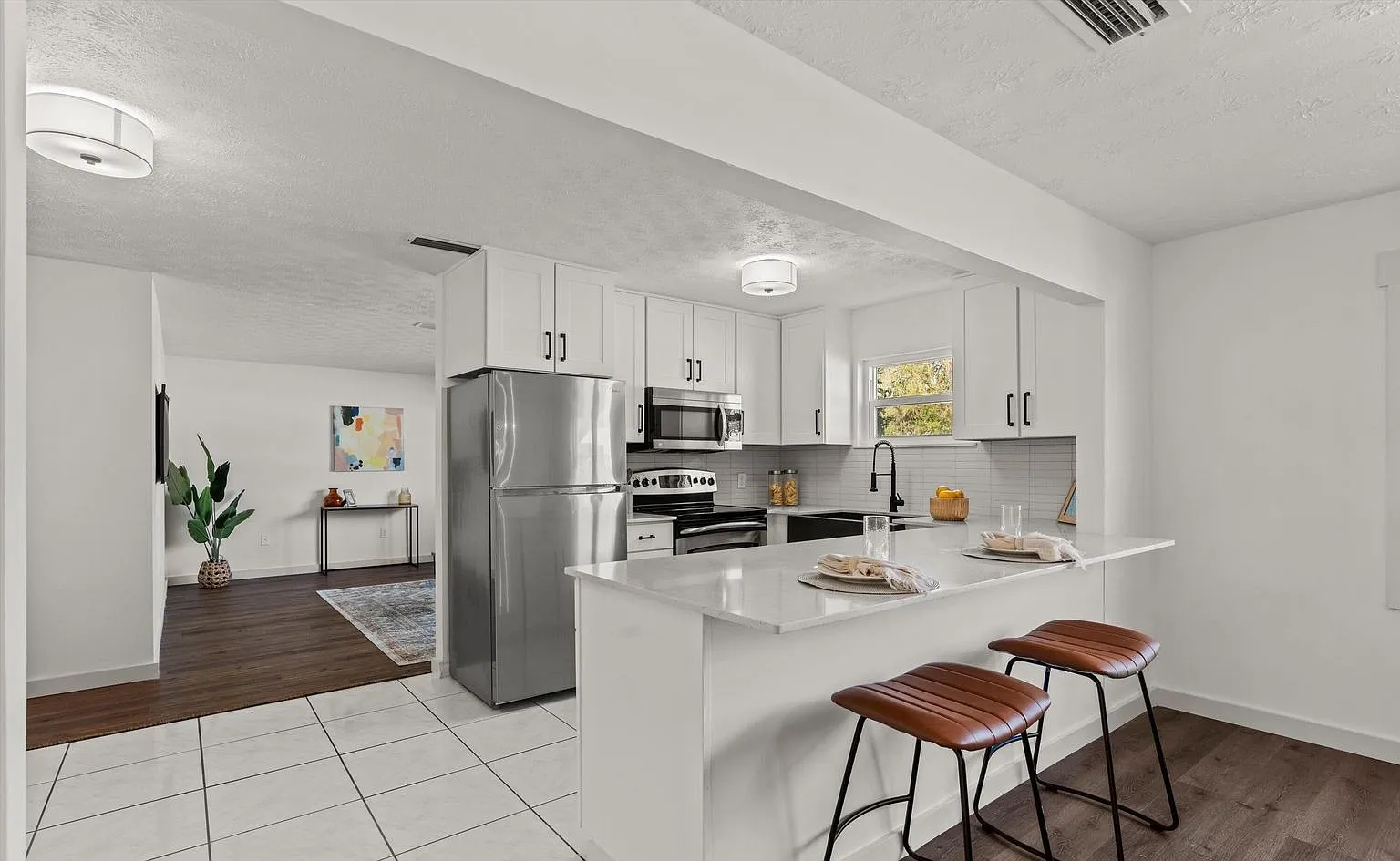3 bed, 1204 sqft, $1,695 — Photo 4