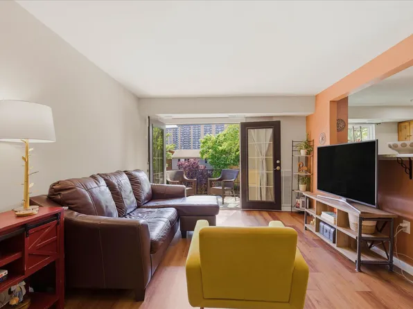 418 N Armistead St APT 201, Alexandria, VA 22312