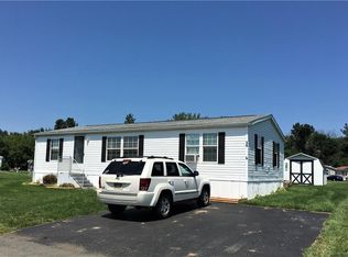15 Pinewood Dr, Hamlin, NY 14464