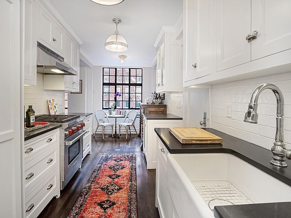 4th image of 325 E 72nd St #10B