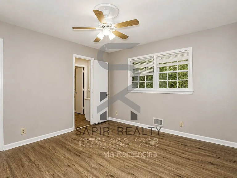373 James St SW — Photo 17