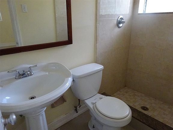 4th image of 740 E Evanston Cir