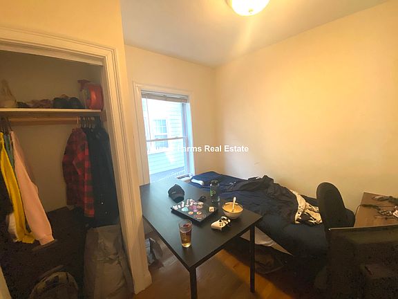 3rd image of 128 Hillside St