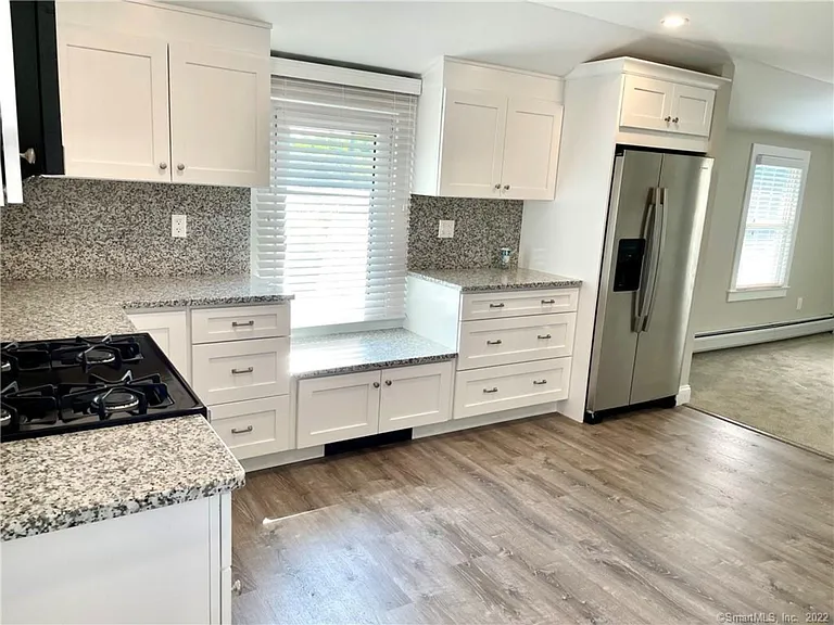 31 Ledge Ave #2 — Photo 4