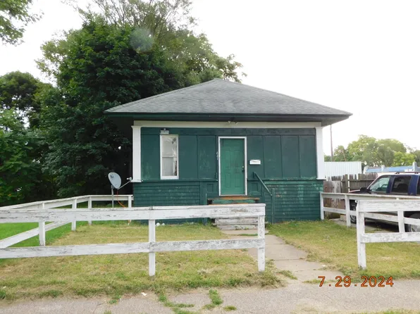 887 Pavone St, Benton Harbor, MI 49022