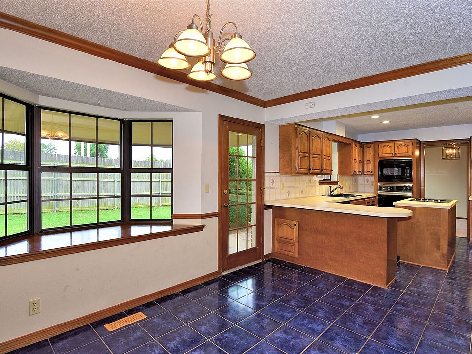 Dining & back patio door