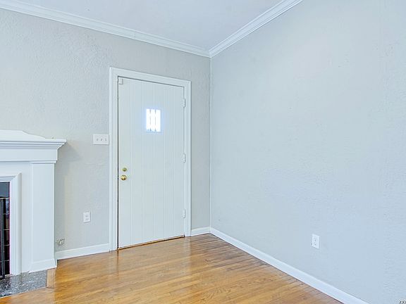 5th image of 204 Lovera Blvd