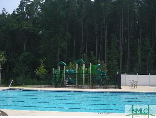 5th image of 109 Fox Glenn Court