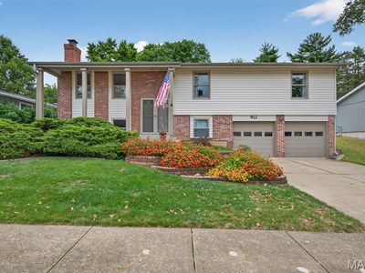 911 Queensbridge Rd, Ballwin, MO, 63021