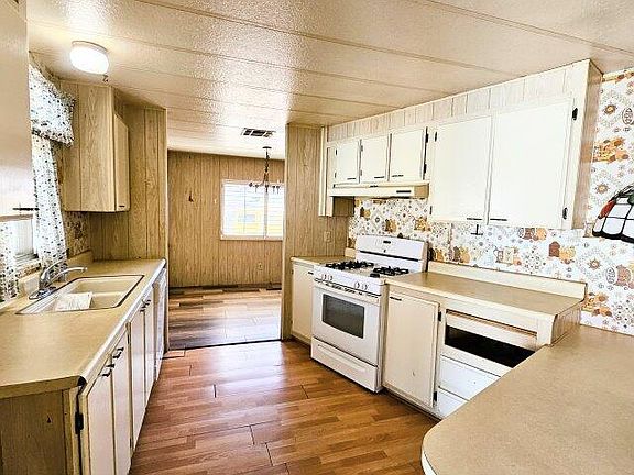 2nd image of 1006 S Cedarcrest Cir