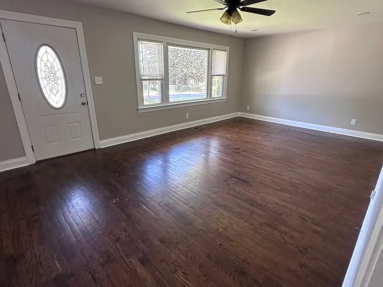 313 Ginnie Ln — Photo 4