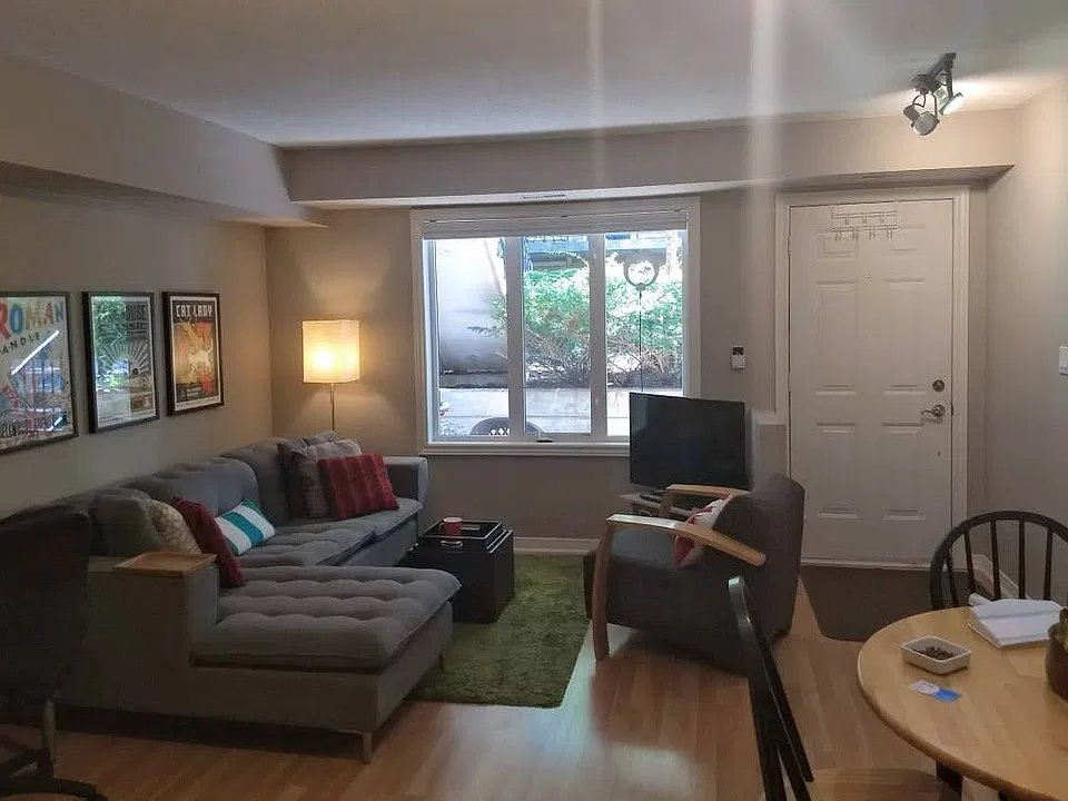 208 Niagara St #95